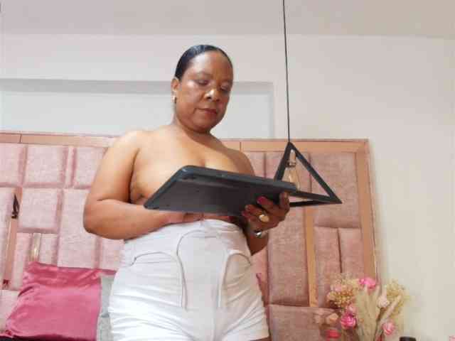 SharonNoa webcam