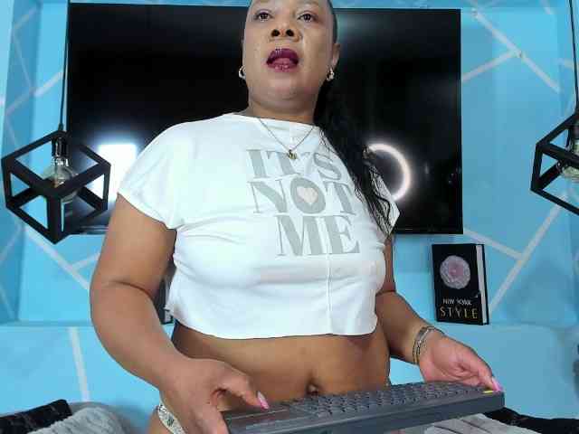 SharonNoa webcam