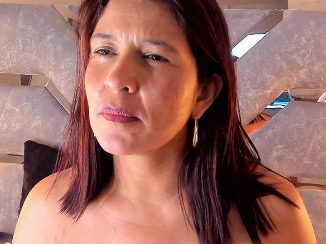 Slut-Milf live cam on BongaCams