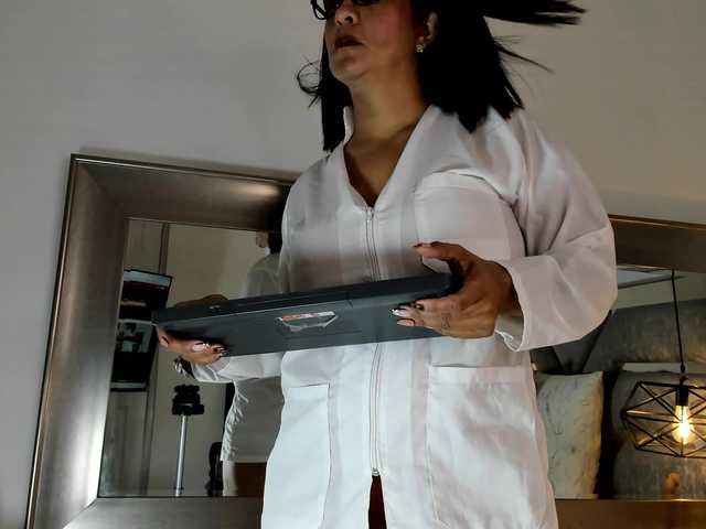Slut-Milf live cam on BongaCams