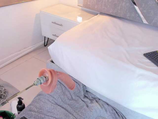 slut-milf live sex show