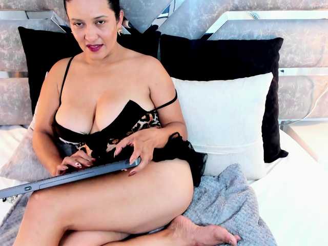 Slut-Milf live cam on BongaCams