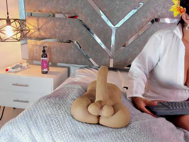 Slut-Milf live cam on BongaCams