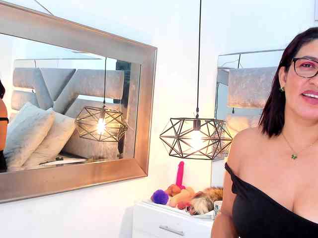 Slut-Milf Sex Cam Show