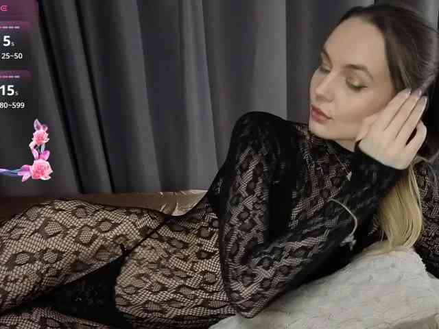 Lovelisse webcam