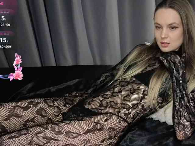 Lovelisse webcam