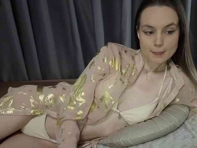Lovelisse webcam