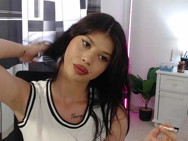 Ivywild live cam on BongaCams