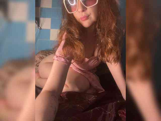 NikaLovee webcam