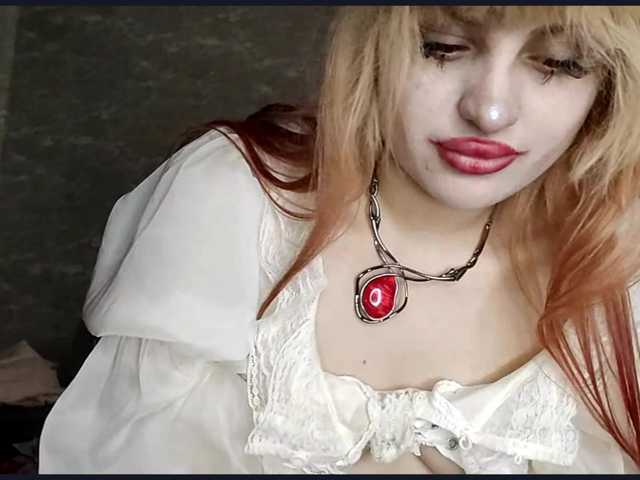 TinaTil live cam