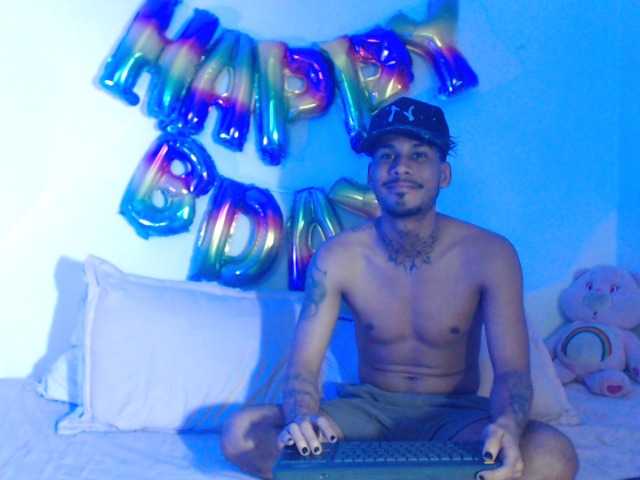 Skin2Skin live cam on BongaCams