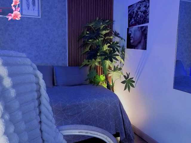 zoe-kiss live cam on BongaCams