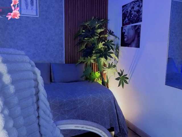 zoe-kiss live cam on BongaCams
