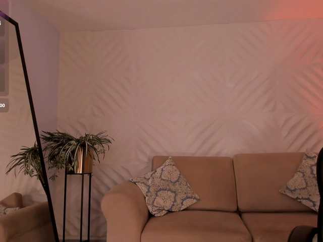 Live room thumbnail for GiannaWatson