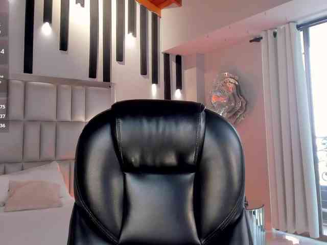 GiannaWatson webcam