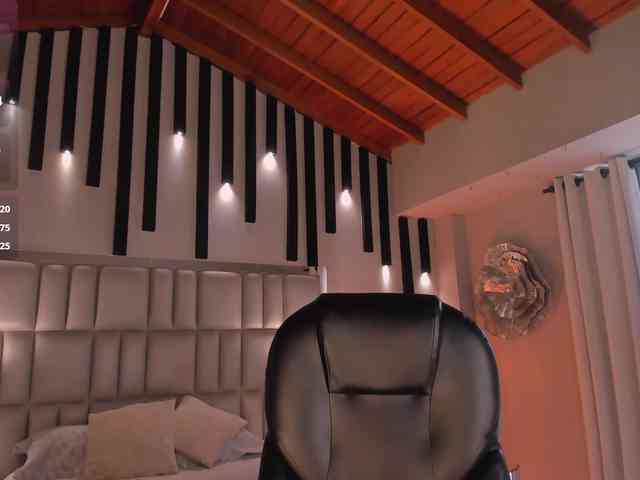 GiannaWatson webcam