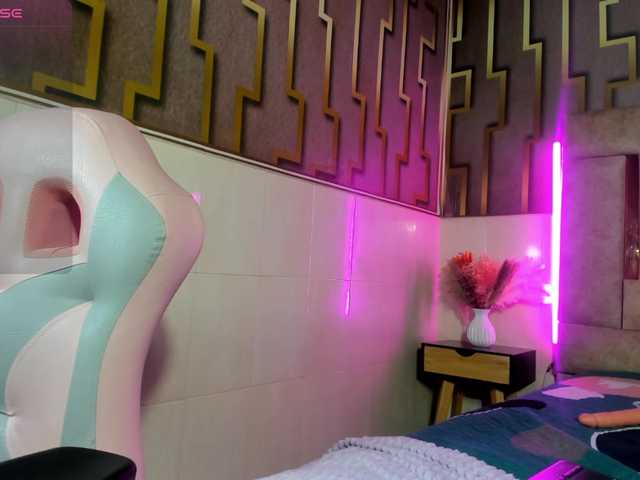 isa-evanns live cam on BongaCams