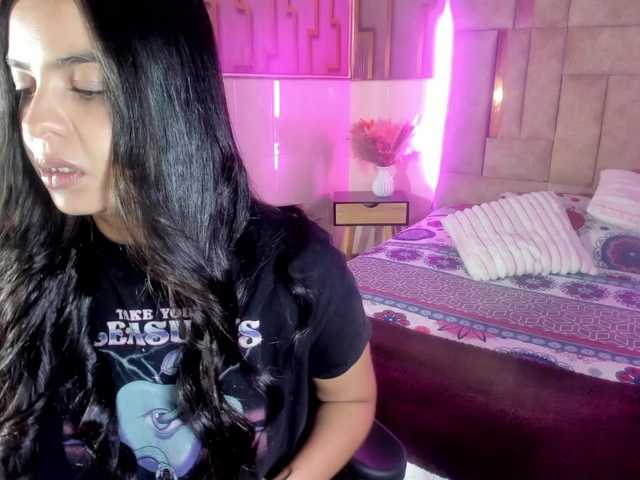 isa-evanns live cam on BongaCams