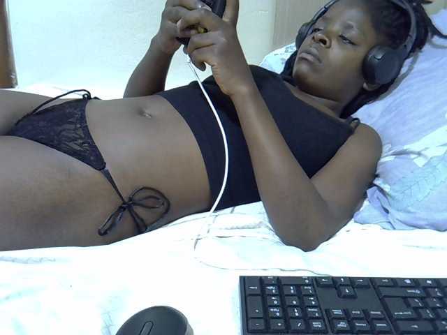 sweetelle live cam on BongaCams
