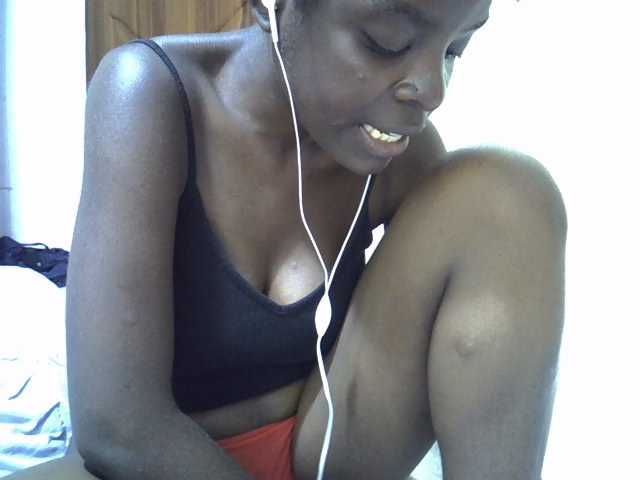 sweetelle live cam on BongaCams