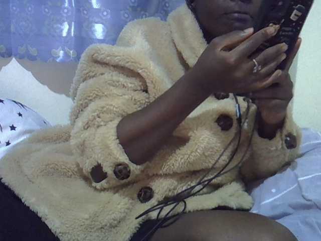 sweetelle webcam bongacams model stream image