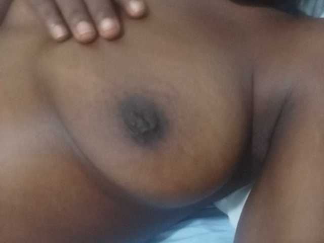 sweetelle live cam on BongaCams