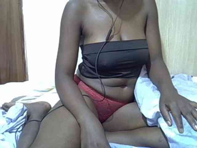 sweetelle Live Webcam on BongaCams