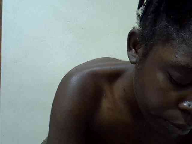 sweetelle Live Webcam on BongaCams