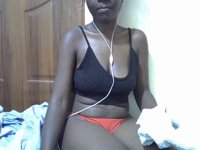 sweetelle Live Webcam on BongaCams