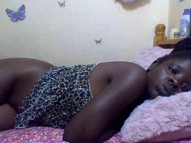 sweetelle Live Webcam on BongaCams