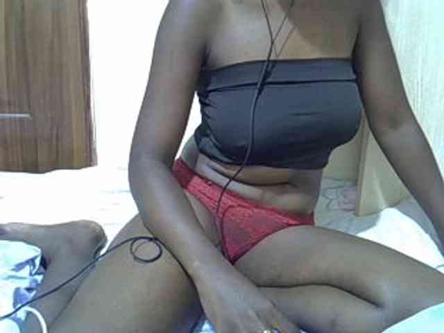 sweetelle Live Webcam on BongaCams