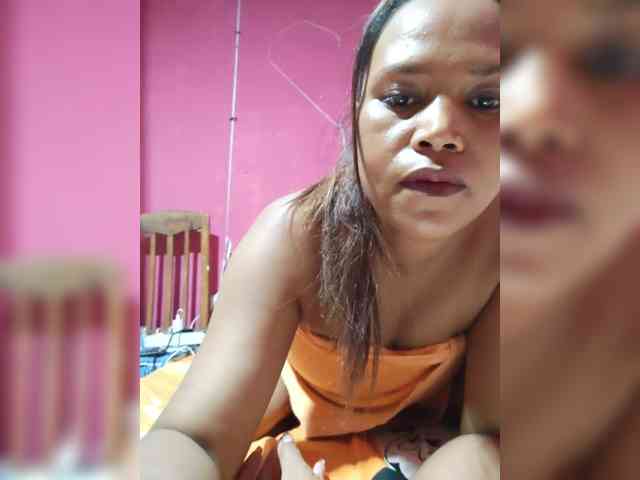 SweetNora webcam