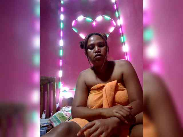 SweetNora webcam