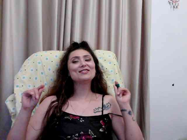 LolaCreolla webcam