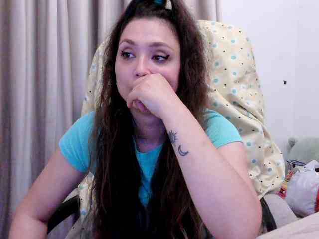 LolaCreolla webcam
