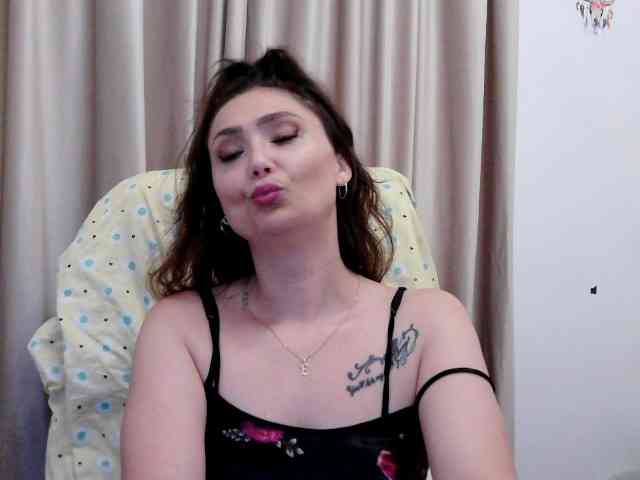 LolaCreolla webcam