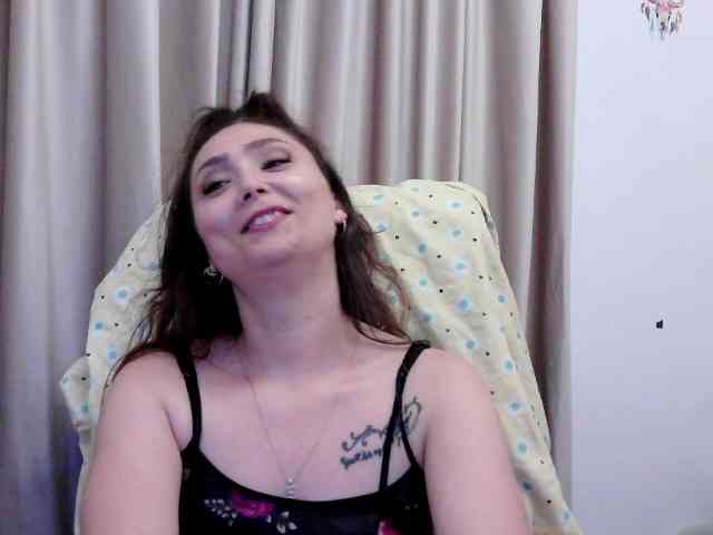 LolaCreolla webcam
