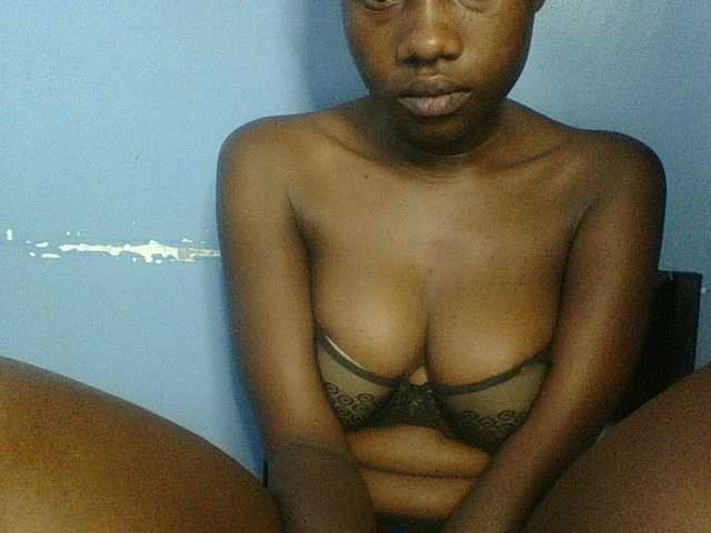 Cute-dall live cam on BongaCams