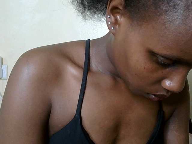 HornyZara live cam on BongaCams