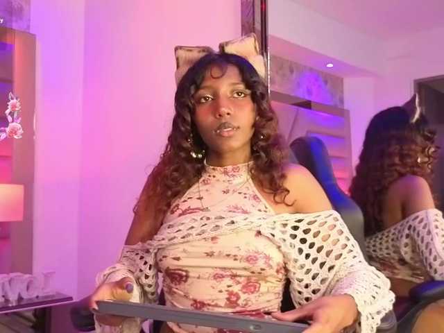 ElarisBlake live cam on BongaCams