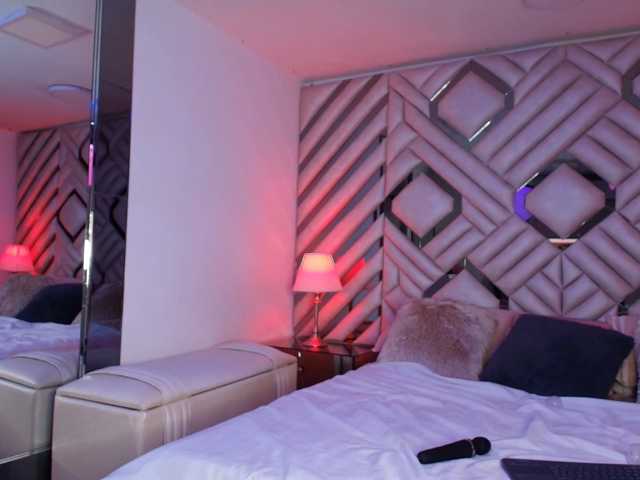 ElarisBlake live cam on BongaCams