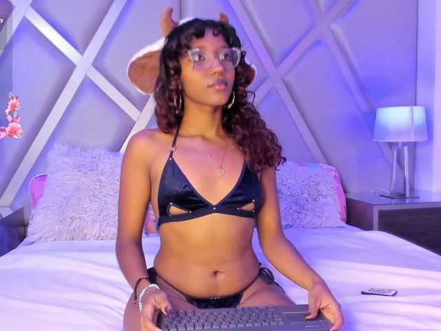 ElarisBlake live cam on BongaCams