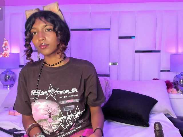ElarisBlake — live female cam