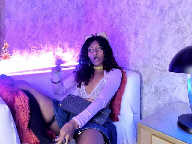 ElarisBlake live cam on BongaCams