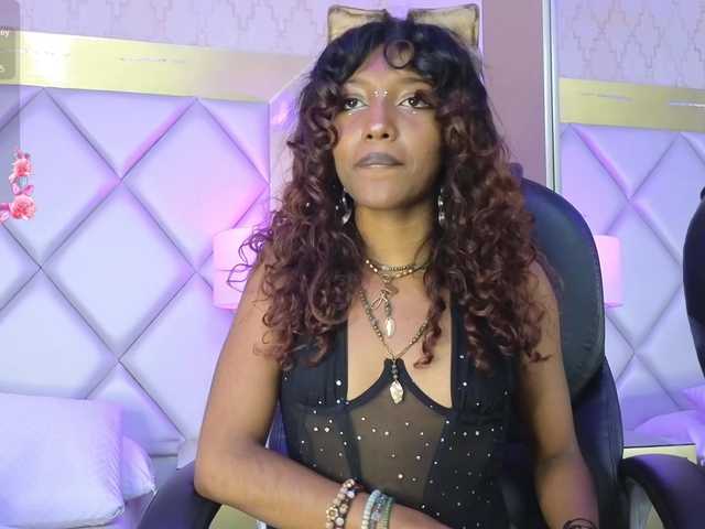 ElarisBlake live cam on BongaCams