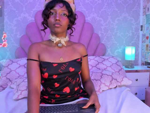 ElarisBlake live cam on BongaCams