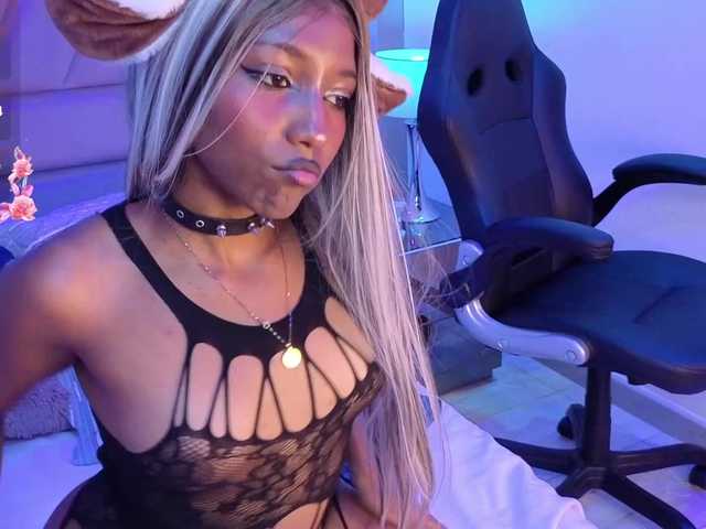 ElarisBlake live cam on BongaCams