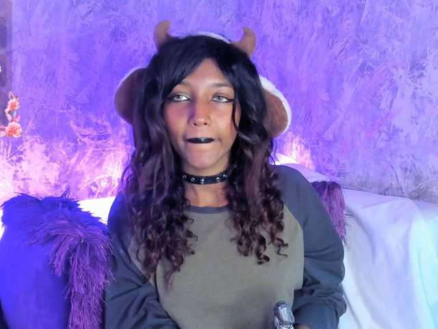 ElarisBlake live cam on BongaCams