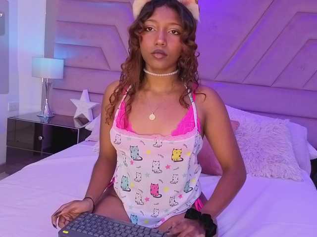 ElarisBlake live cam on BongaCams