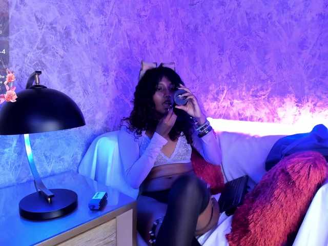 ElarisBlake live cam on BongaCams